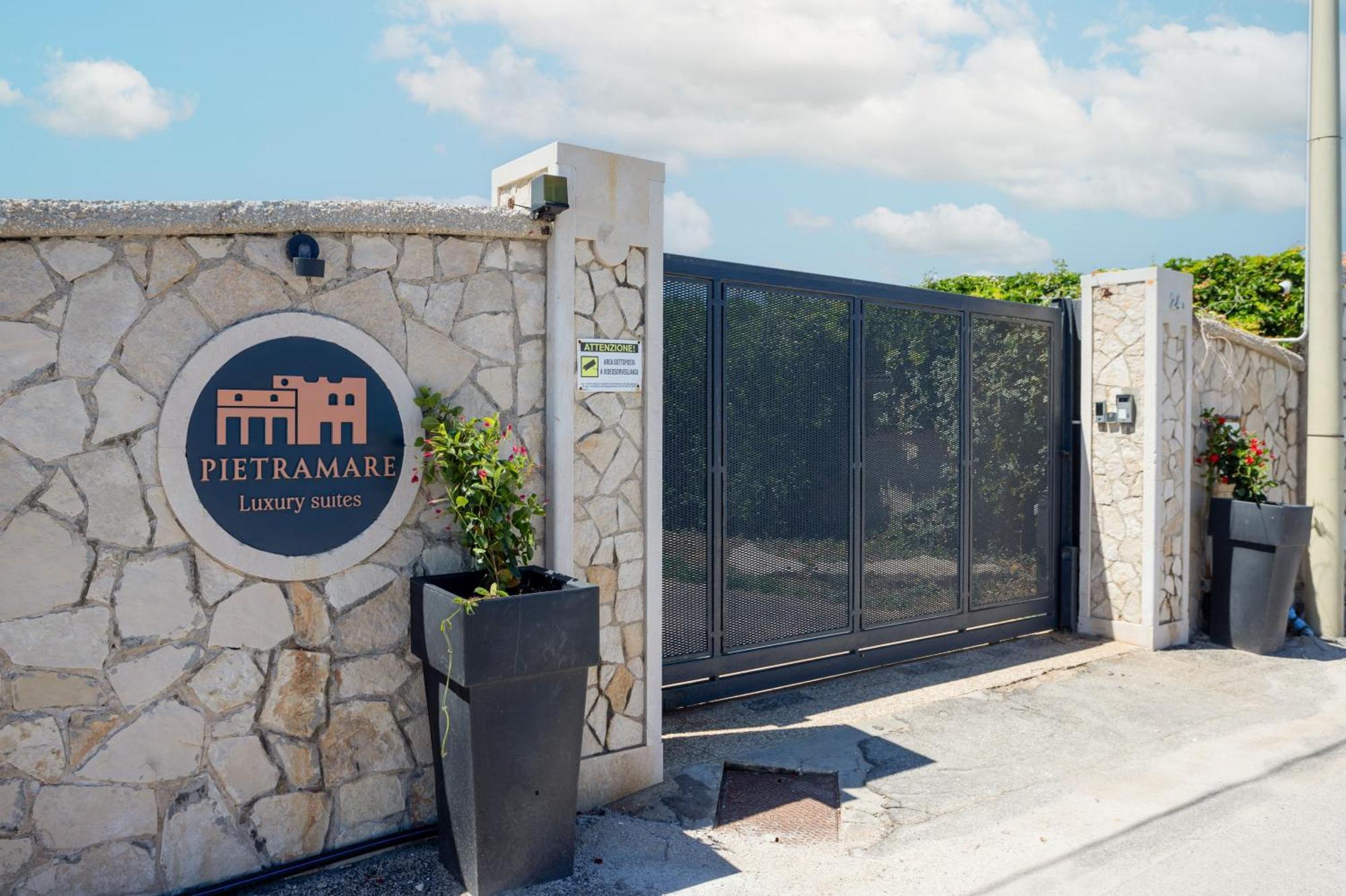 Pietramare Luxury Suites Bari Eksteriør bilde